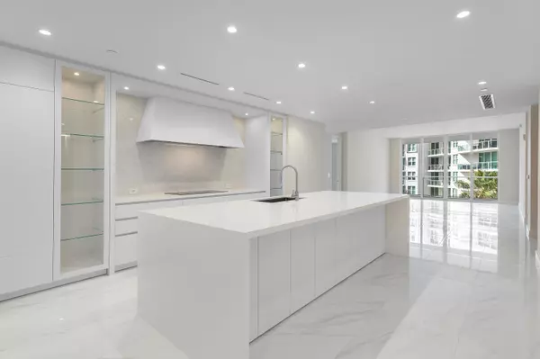 Boca Raton, FL 33432,220 SE Mizner BLVD 611