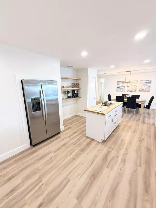 Sebastian, FL 32958,948 Canal CIR