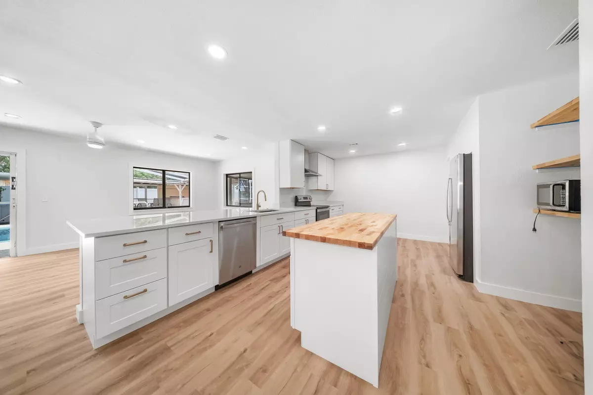 Sebastian, FL 32958,948 Canal CIR