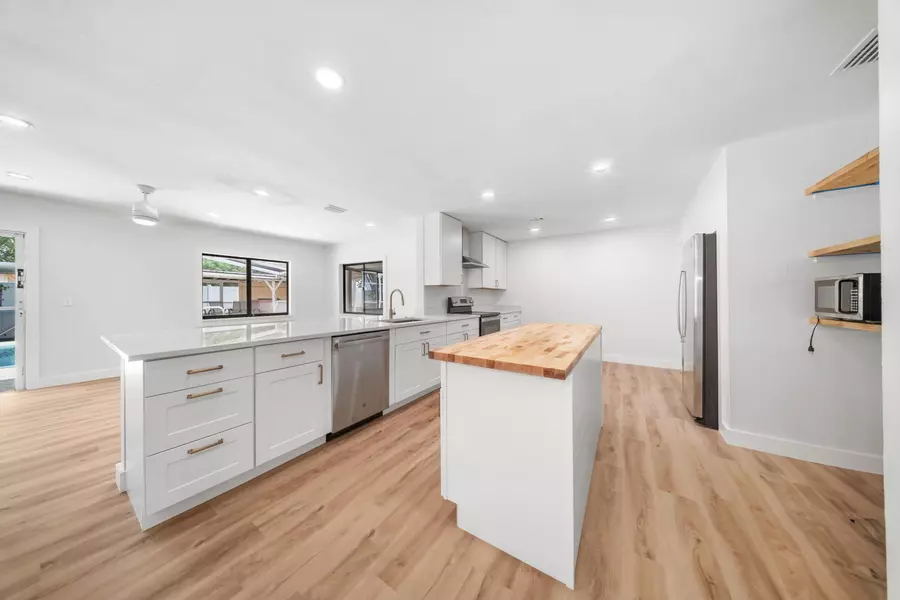 948 Canal CIR, Sebastian, FL 32958