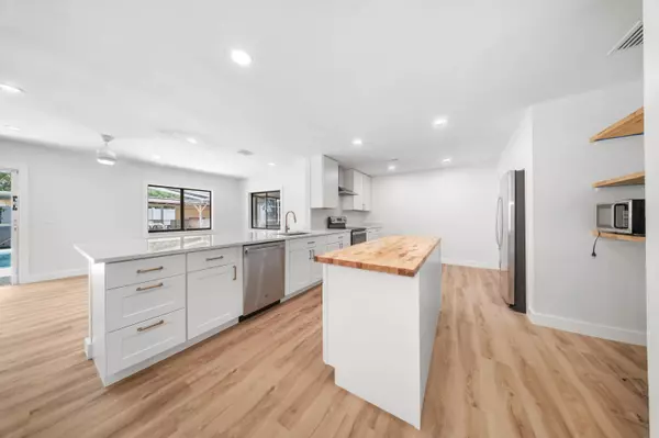 948 Canal CIR, Sebastian, FL 32958