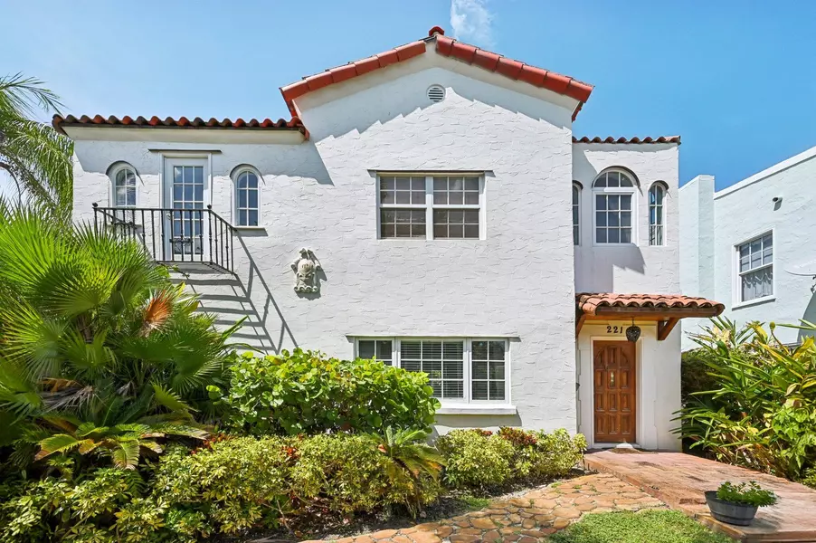 221 Greymon DR, West Palm Beach, FL 33405