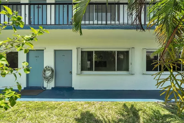 Lake Worth Beach, FL 33461,2480 Lake Osborne DR 104