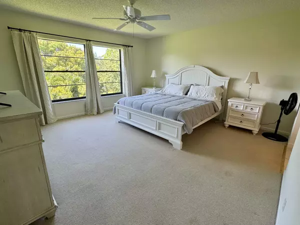 Jupiter, FL 33477,300 N Highway A1a 305h