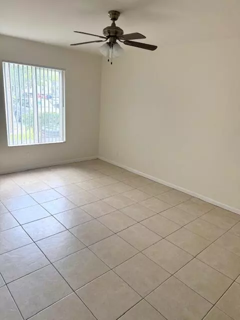 West Palm Beach, FL 33409,1011 Green Pine BLVD E1