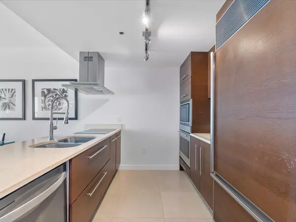 Miami, FL 33131,485 Brickell AVE 2107