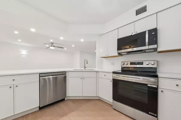 Hypoluxo, FL 33462,400 Scotia DR 303