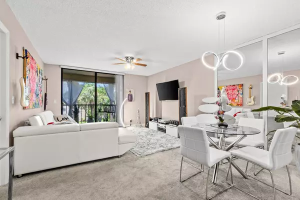 Delray Beach, FL 33484,5100 Las Verdes CIR 316