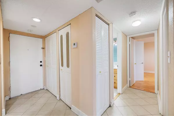 Tamarac, FL 33319,6190 Woodlands BLVD 111