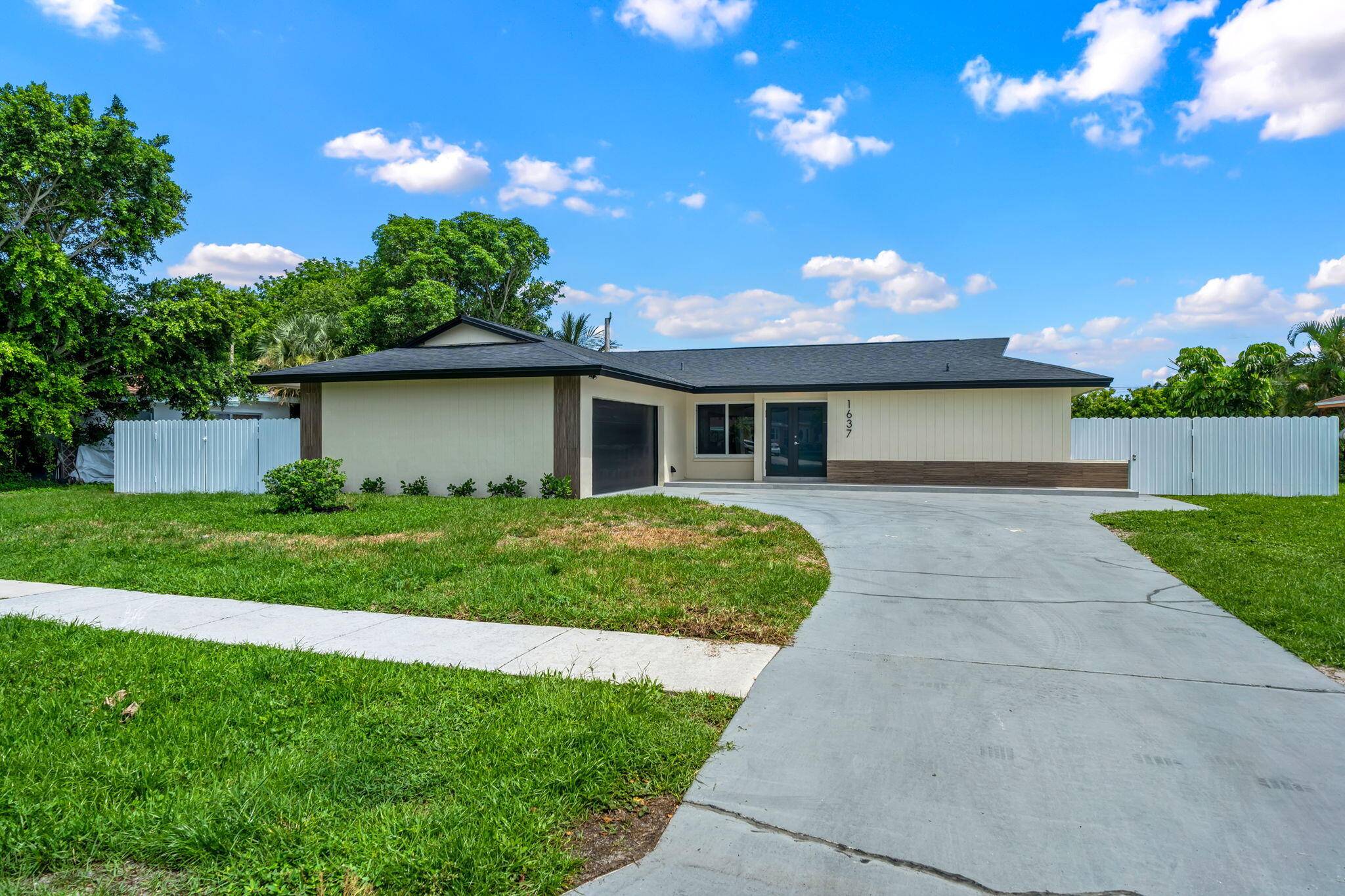 West Palm Beach, FL 33407,1637 40th ST