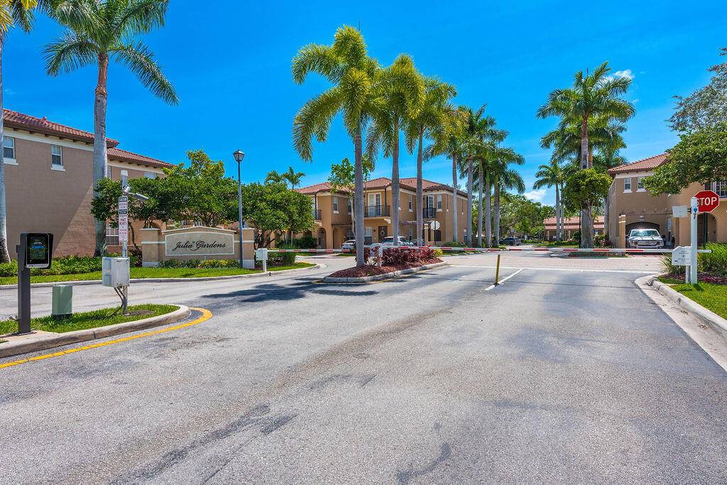 Coconut Creek, FL 33073,6911 Julia Gardens DR