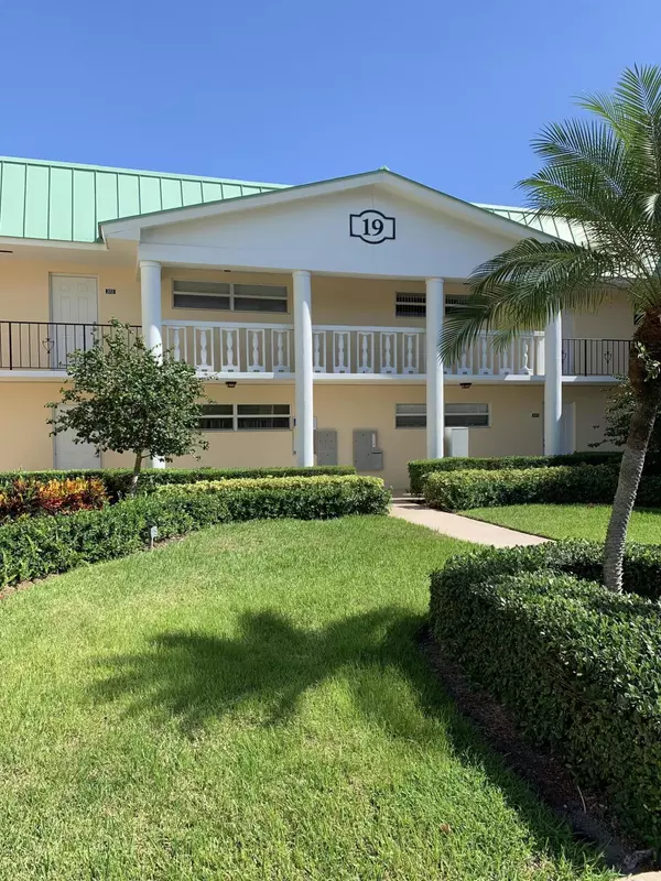 Boynton Beach, FL 33435,19 Colonial Club DR 202