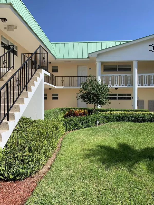 Boynton Beach, FL 33435,19 Colonial Club DR 202