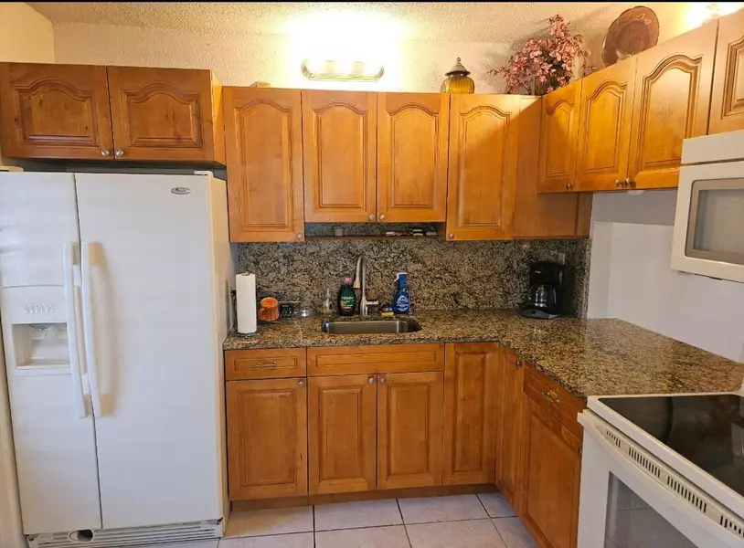 2581 N N Garden 202 DR 202, Lake Worth, FL 33461