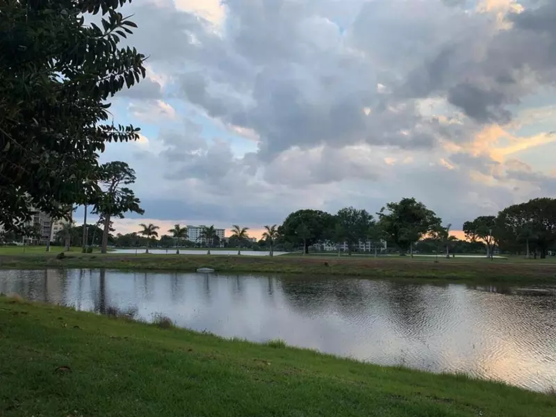 2815 N Course DR 104, Pompano Beach, FL 33069