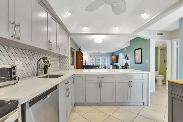 Pompano Beach, FL 33062,2731 NE 14th Street CSWY Apt 702