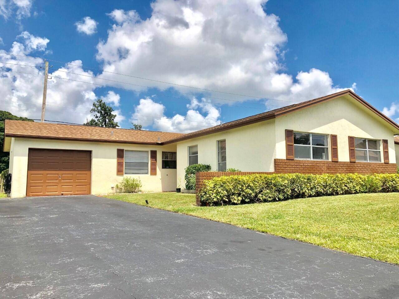 Greenacres, FL 33463,6101 Rainbow CIR