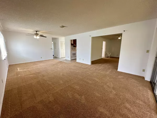 Greenacres, FL 33463,6101 Rainbow CIR