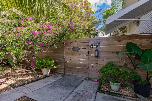 Lake Worth Beach, FL 33460,808 N Palmway A