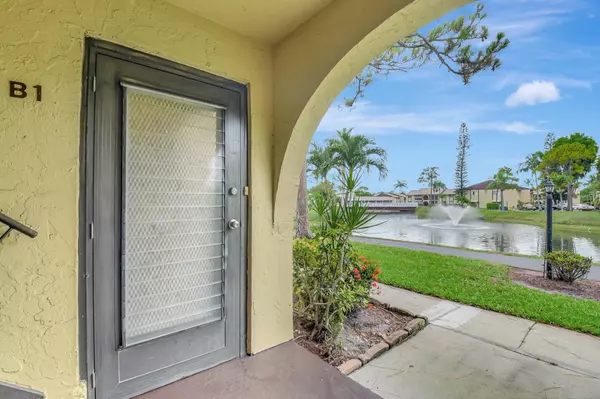 Greenacres, FL 33463,338 Pine Ridge CIR B-1