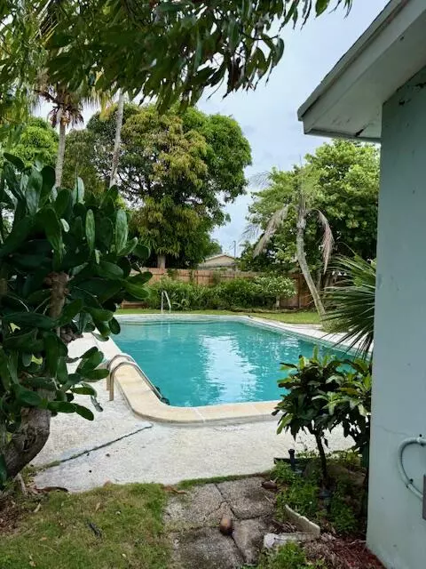 Lake Park, FL 33403,729 W Kalmia DR