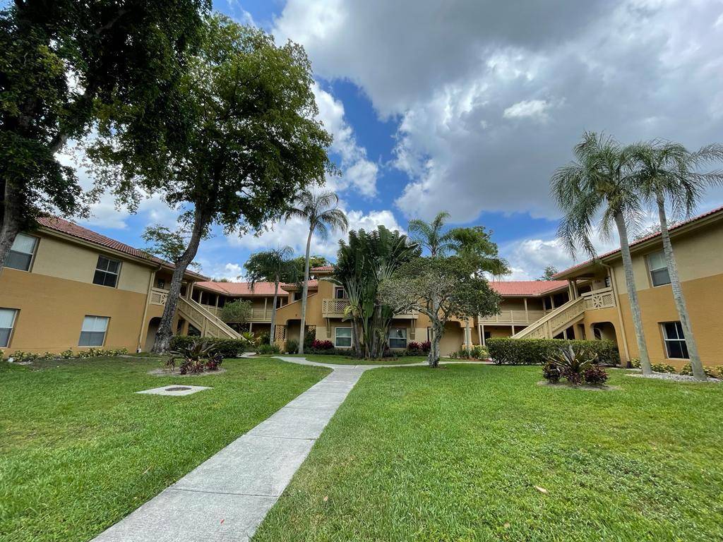 4783 Via Palm LKS 104, West Palm Beach, FL 33417
