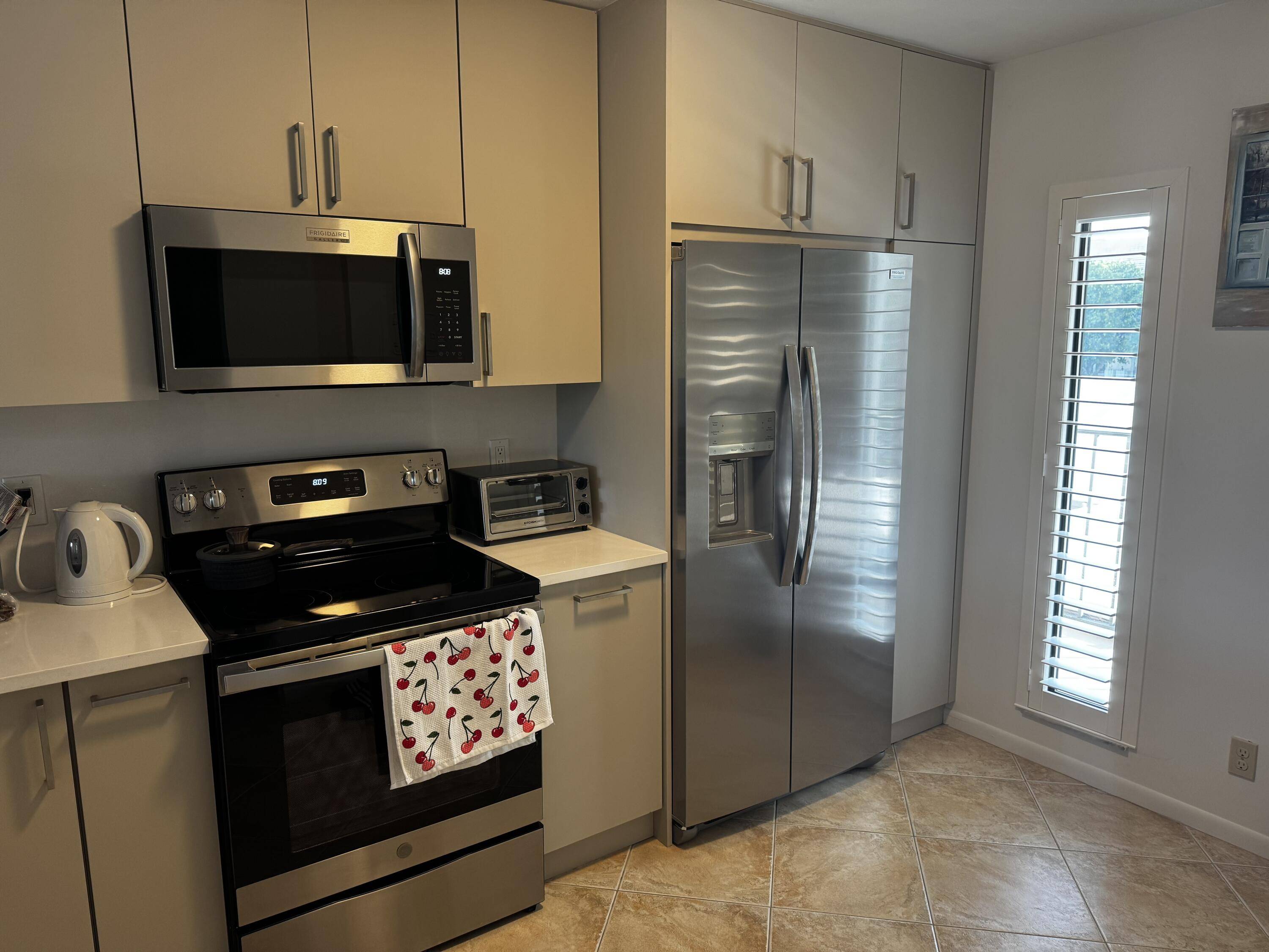 Boca Raton, FL 33432,22 Royal Palm WAY 2040