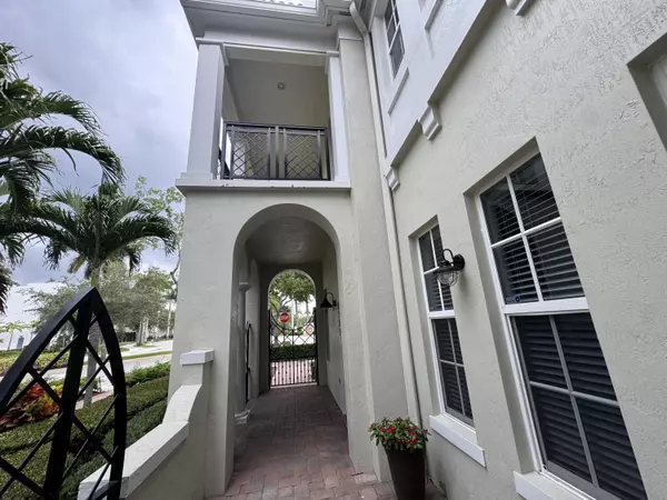 Boca Raton, FL 33487,8209 NW 8th WAY