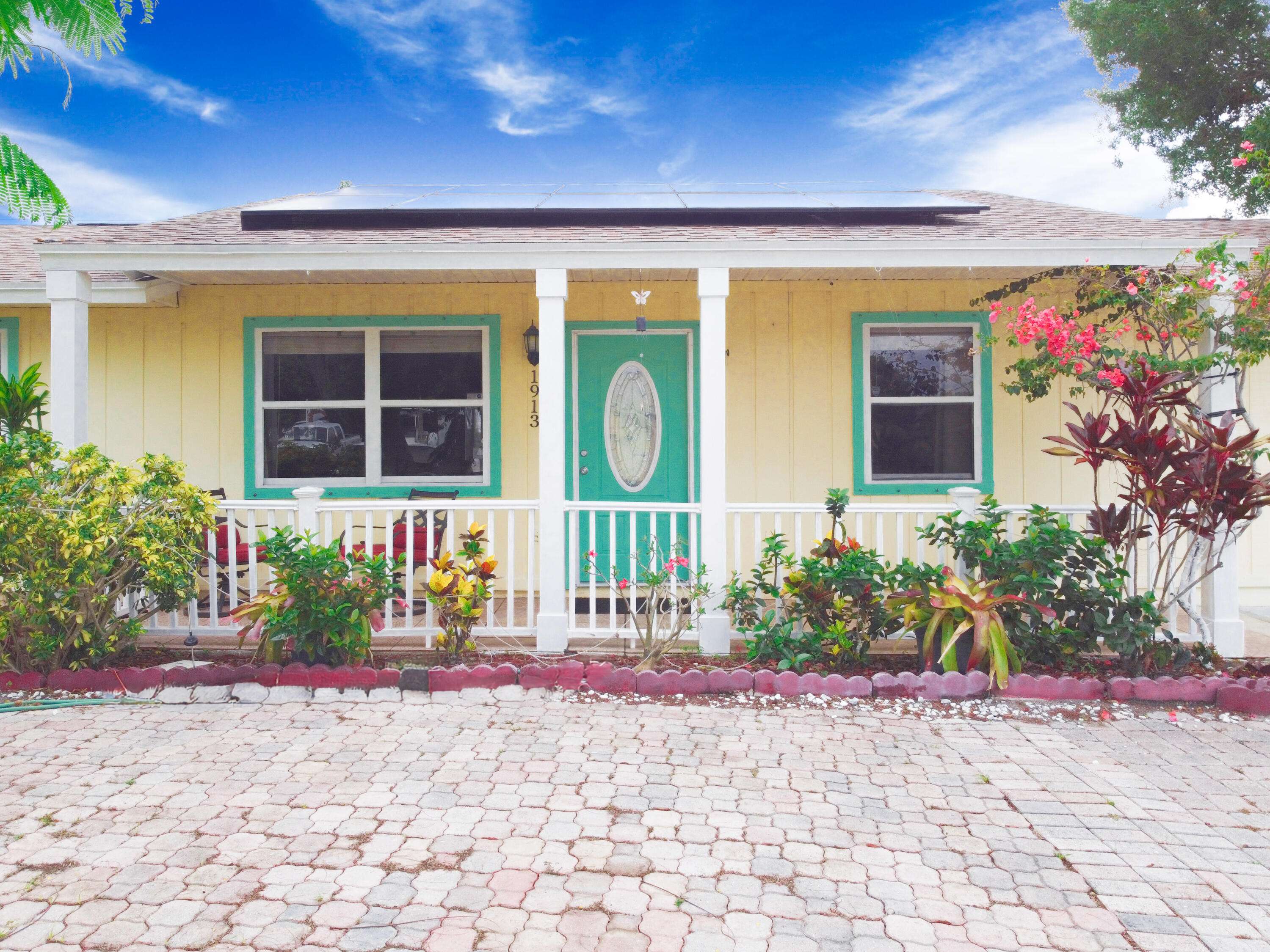 1913 SW Idaho LN, Port Saint Lucie, FL 34953