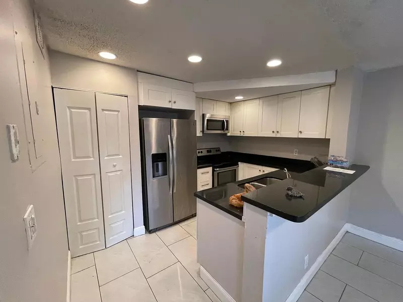 5844 Blueberry CT 68, Lauderhill, FL 33313