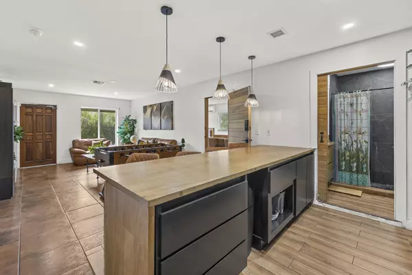 Fort Lauderdale, FL 33334,1740 NE 49th ST