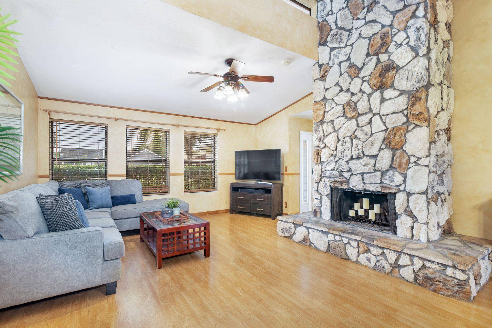 Riviera Beach, FL 33407,2558 S Canterbury DR