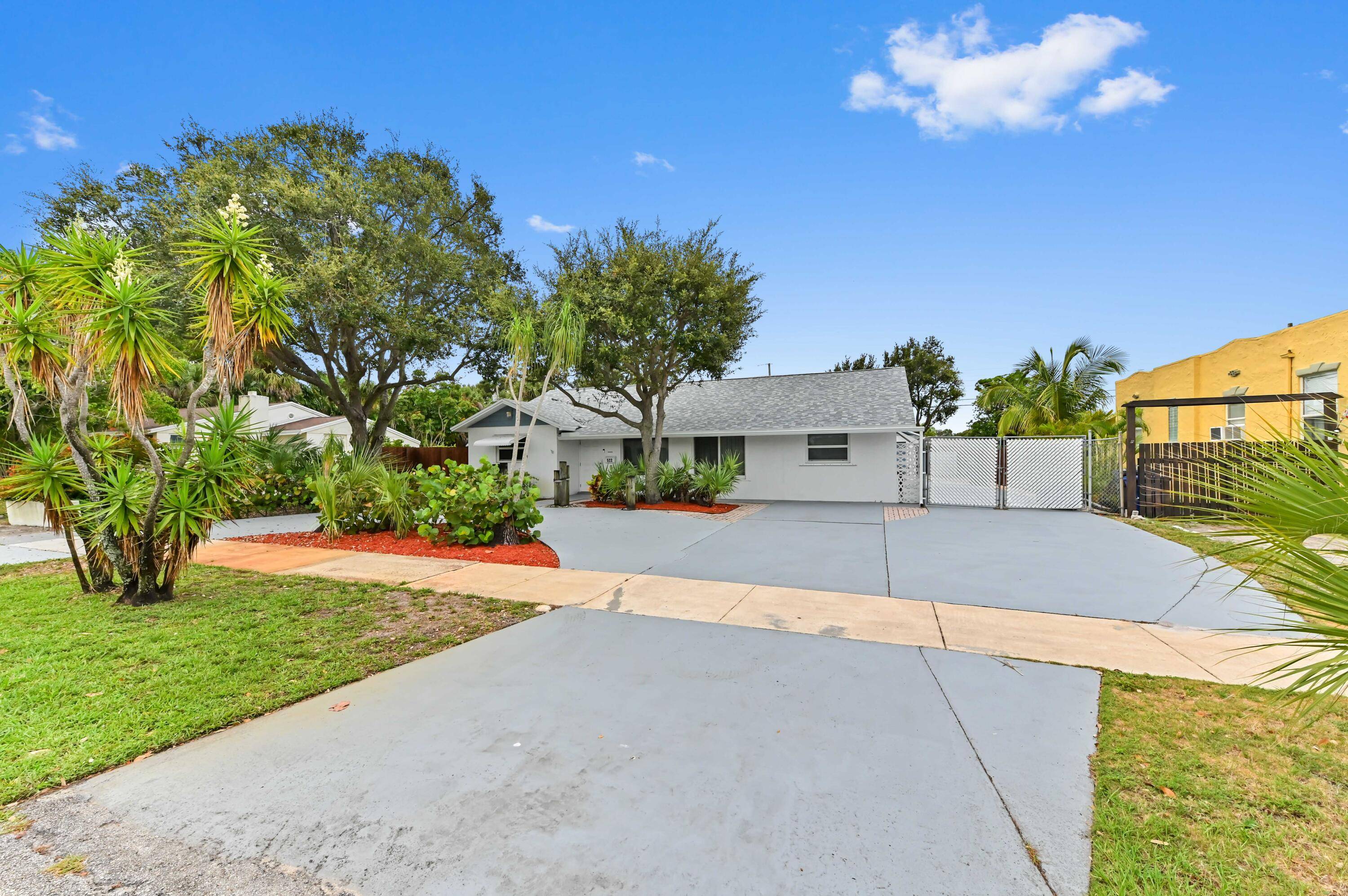 522 Evergreen DR,  Lake Park,  FL 33403