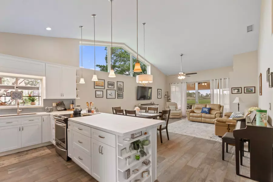 1401 Mahogany PL, Palm Beach Gardens, FL 33418