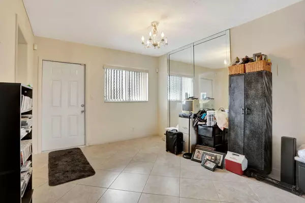 Deerfield Beach, FL 33064,1021 Crystal Lake DR 109