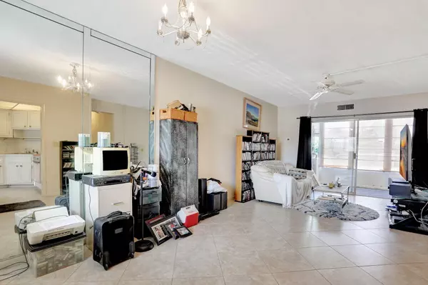 Deerfield Beach, FL 33064,1021 Crystal Lake DR 109