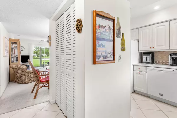 Jupiter, FL 33469,18081 SE Country Club DR 4-31