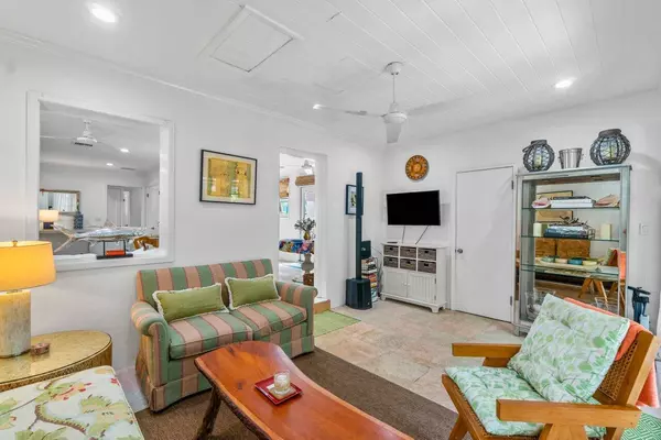 Palm Beach, FL 33480,210 Debra LN