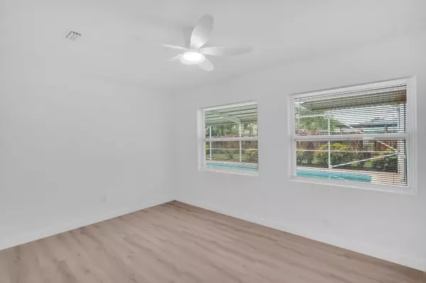 Port Saint Lucie, FL 34983,865 SE Tierra CT