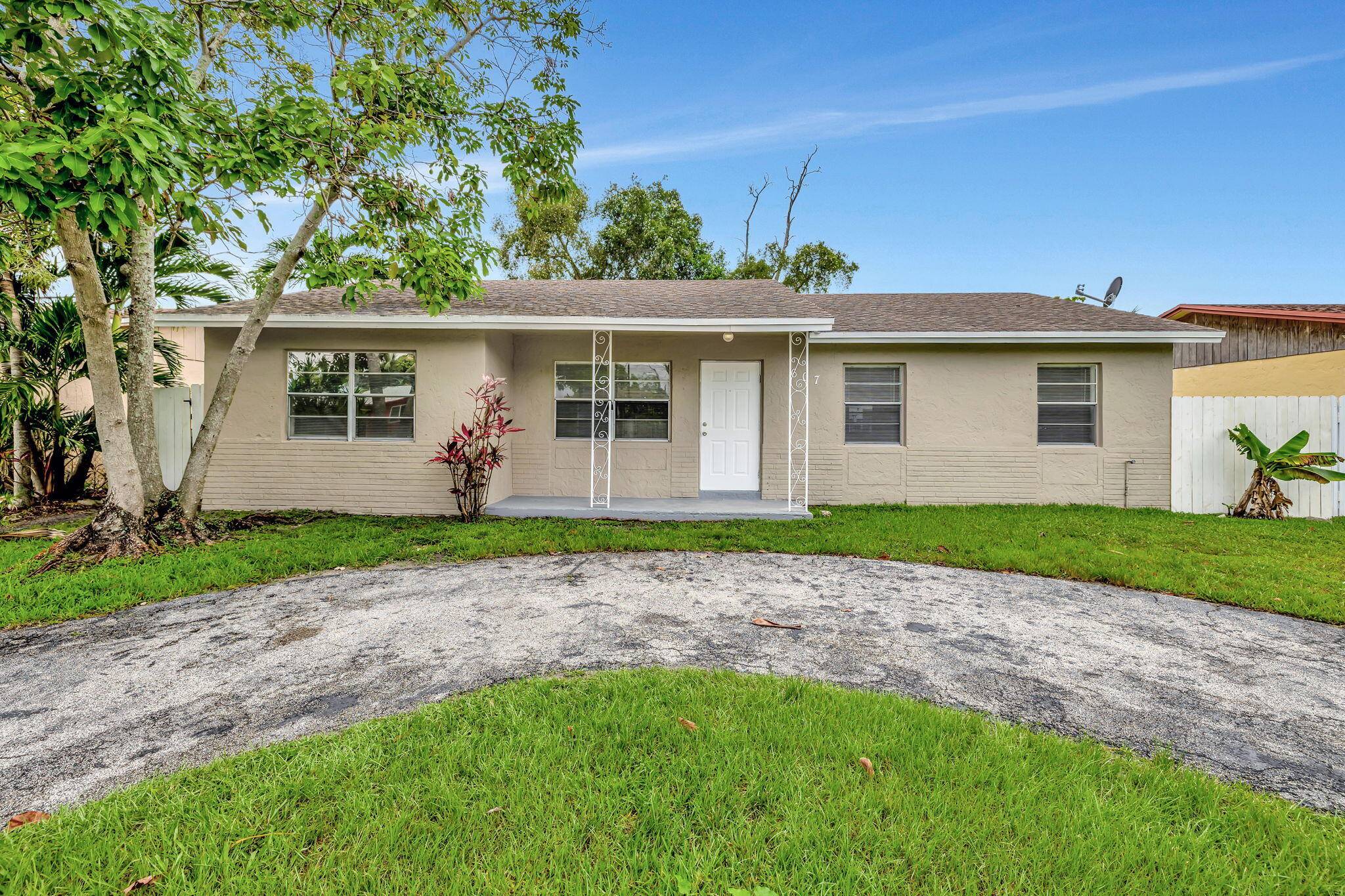 607 SW 76th TER, North Lauderdale, FL 33068