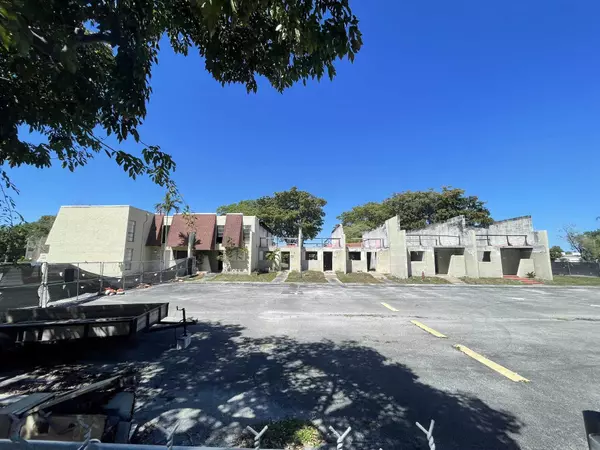 Pembroke Pines, FL 33024,8921 Palm Tree LN 8921