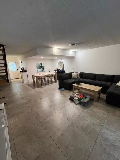 West Palm Beach, FL 33417,3701 Savoy LN E
