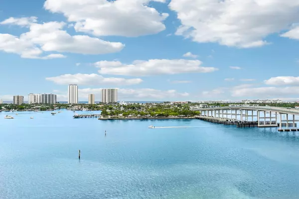 Riviera Beach, FL 33404,2650 NE Lake Shore DR 1006