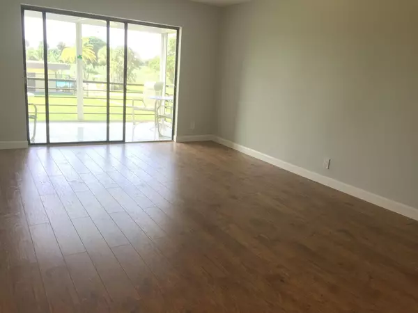 Boca Raton, FL 33428,9355 SW 8th ST 212