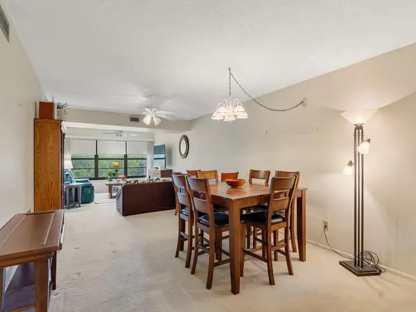 Vero Beach, FL 32966,27 Plantation DR 202