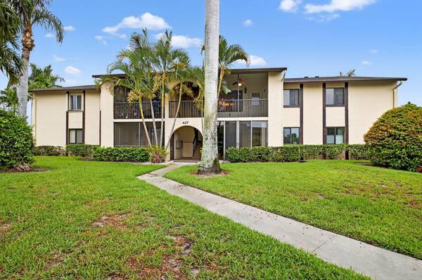 427 Pine Glen LN D-2, Greenacres, FL 33463