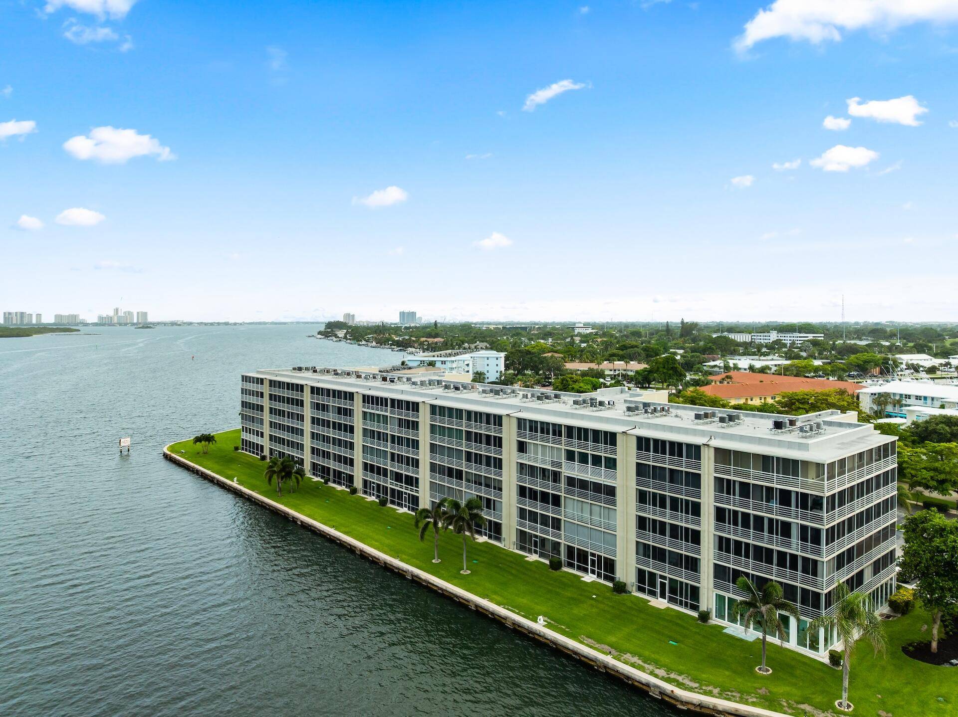 36 Yacht Club DR 201, North Palm Beach, FL 33408