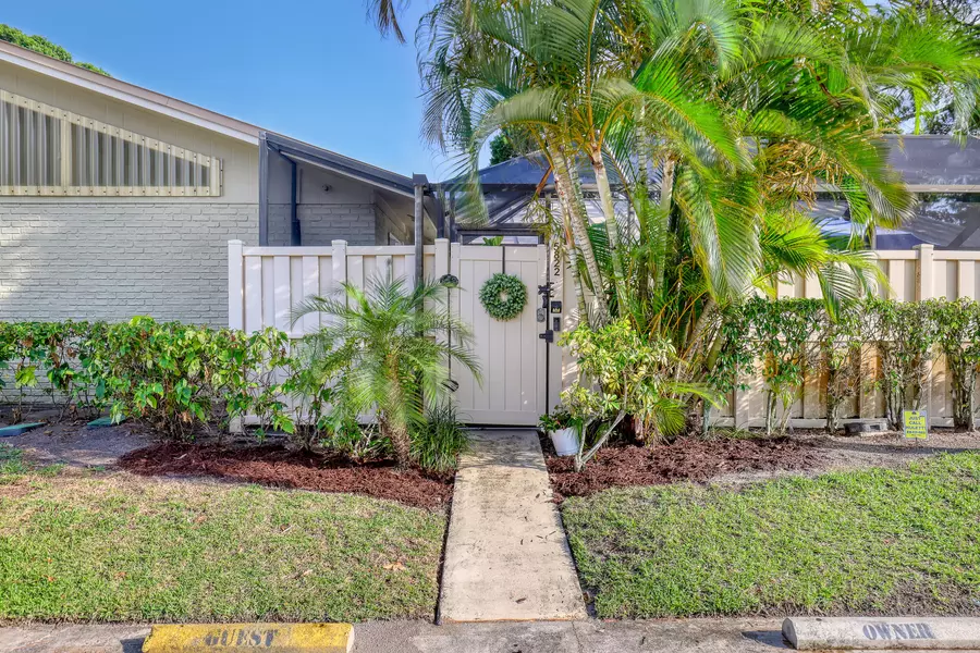 5822 Golden Eagle CIR, Palm Beach Gardens, FL 33418