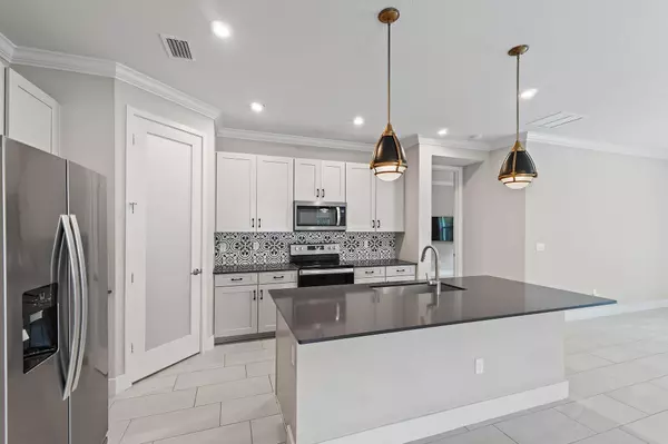 West Palm Beach, FL 33413,6825 Pointe Of Woods DR