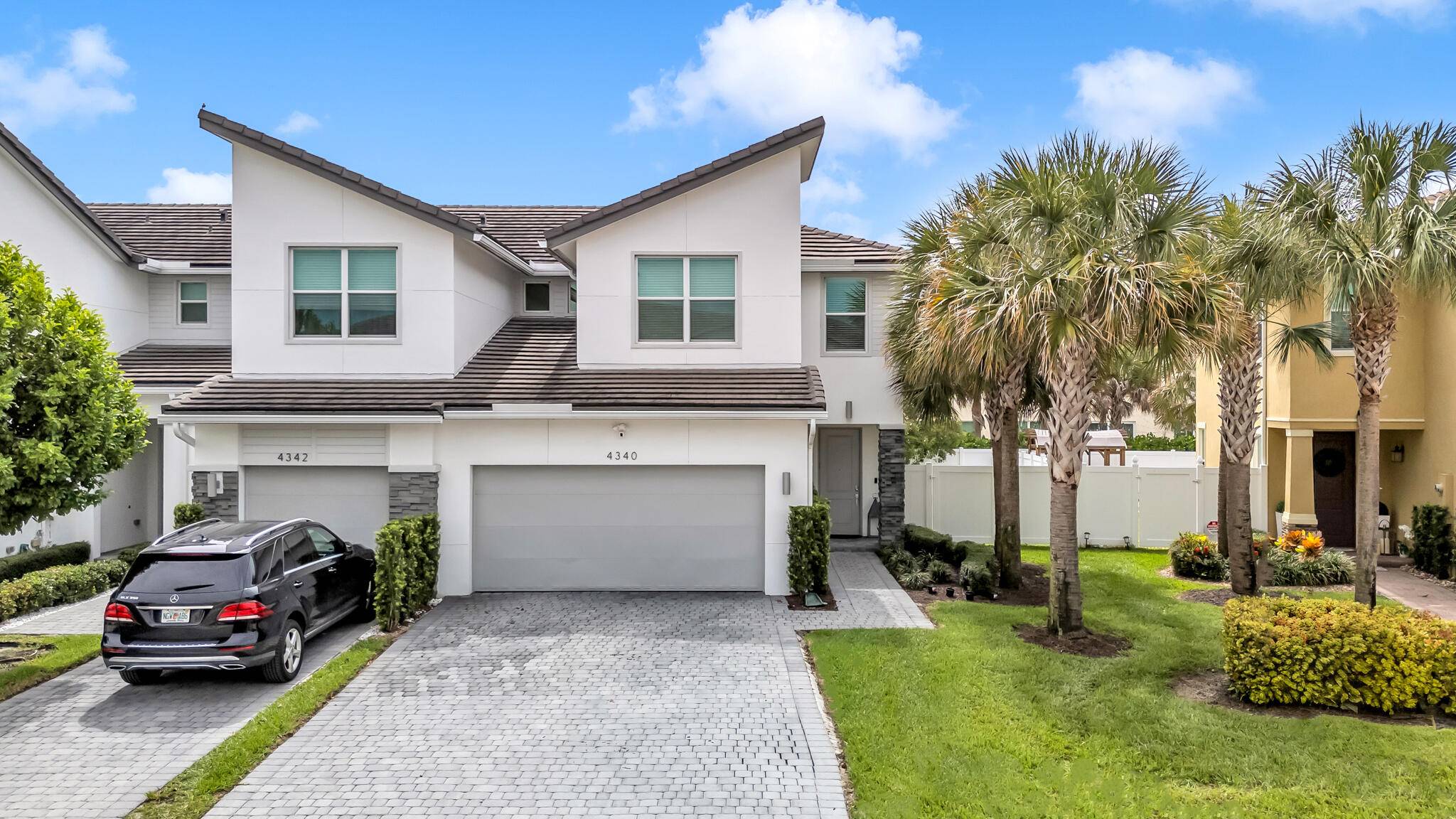 4340 Lago DR, Deerfield Beach, FL 33064